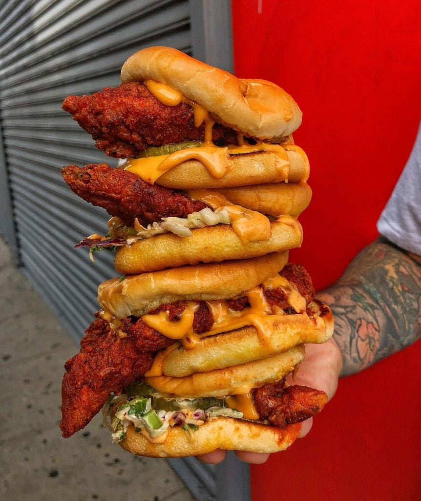 Dave's Hot Chicken sandwiches ديفز هوت تشيكن في الرياض