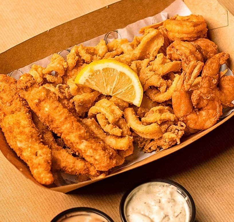 fried mixed sea food   المأكولات البحرية في شرمب أناتومي في الرياض 