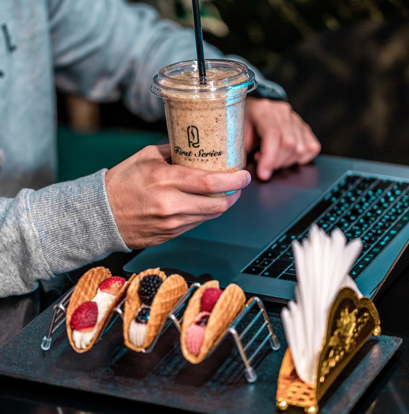 Coffee in Riyadh مقهى في الرياض