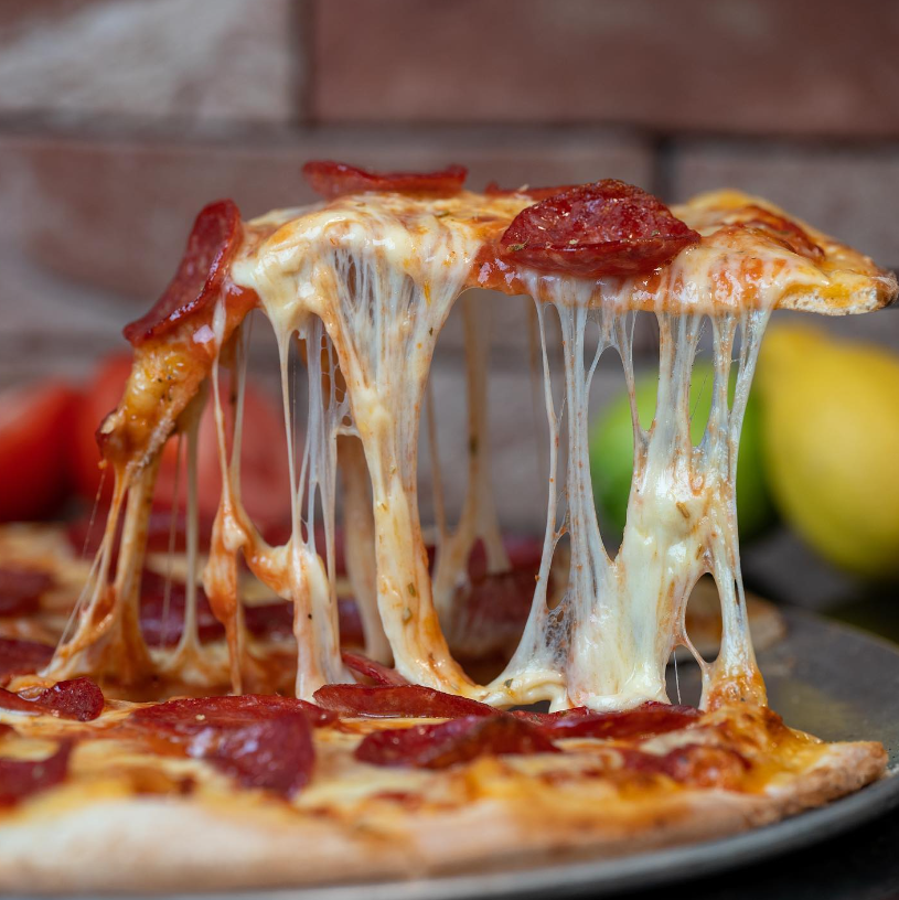 Largest pizza ksa  بيتزا في الرياض
